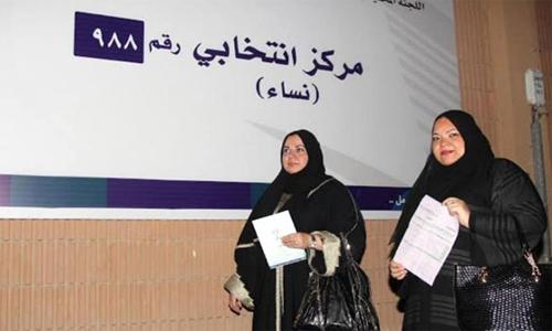 Saudi women candidates begin first election campaigns
