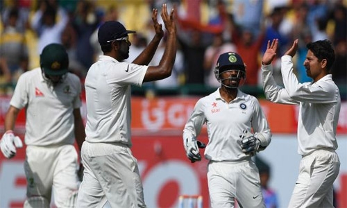 Aussie quicks keep India in check in fourth Test