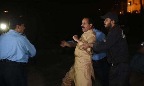Pakistan police arrest more than 100 opposition activists