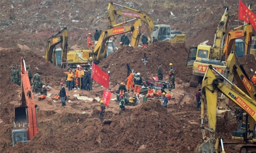 Massive rescue effort underway after landslide at south China waste dump