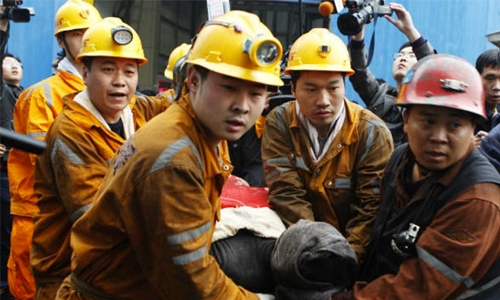 China coal mine blasts kill 59