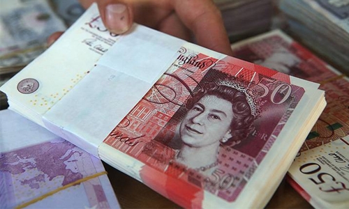 Pound struggles to rebound in after shock British vote