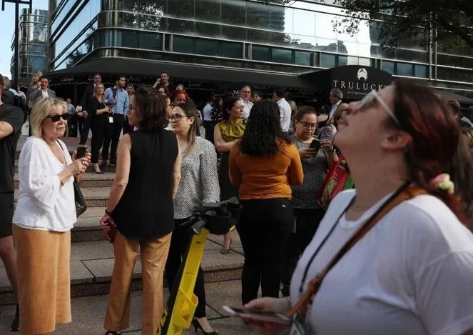 Major quake hits Caribbean, triggering evacuations