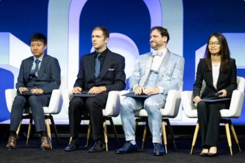 Fields medal awarded to four young mathematicians