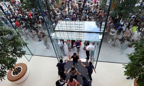 Apple opens first official store in SE Asia Apple opens first official store in SE Asia