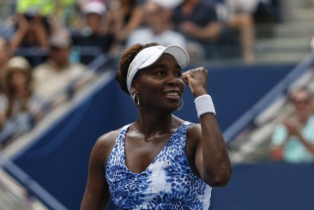 Venus wins, clears US Open path to history for Serena