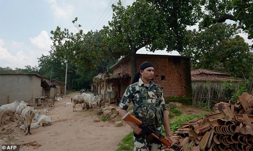 Indian police arrest 20 after mobs lynch eight