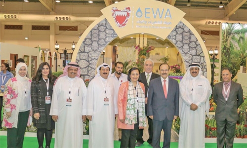 Minister visits EWA pavilion