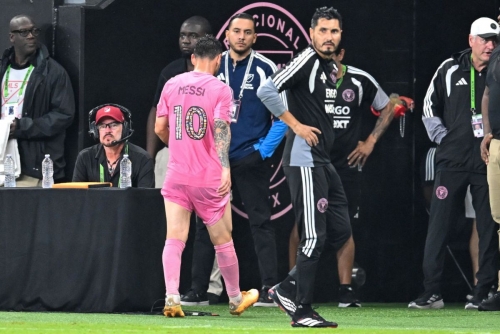 Messi suffers injury scare before World Cup Messi suffers injury scare before World Cup