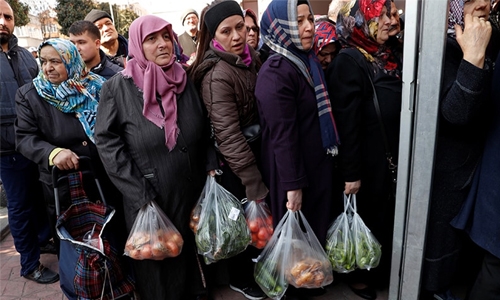 Turkey opens govt vegetable stalls in battle with inflation