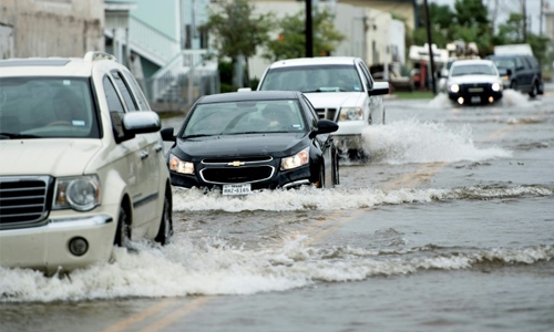 Harvey turns deadly, lashing Texas with torrential rain Harvey turns deadly, lashing Texas with torrential rain