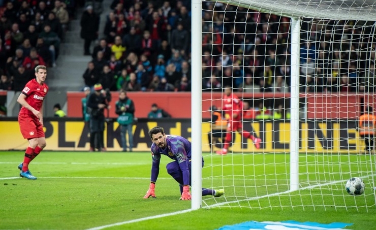 Dortmund lose Leverkusen thriller 4-3, Bremen fall into drop zone