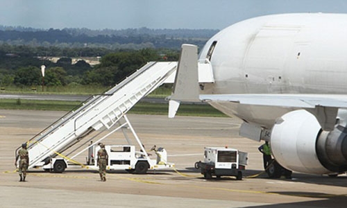 Body found in South Africa-bound cash plane held in Zimbabwe Body found in South Africa-bound cash plane held in Zimbabwe