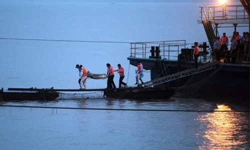 1 missing, 6 rescued as ship sinks off Sharjah 1 missing, 6 rescued as ship sinks off Sharjah