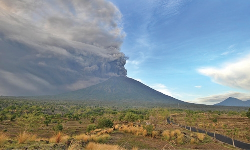 ‘Red warning’ to airlines over Bali volcano ‘Red warning’ to airlines over Bali volcano