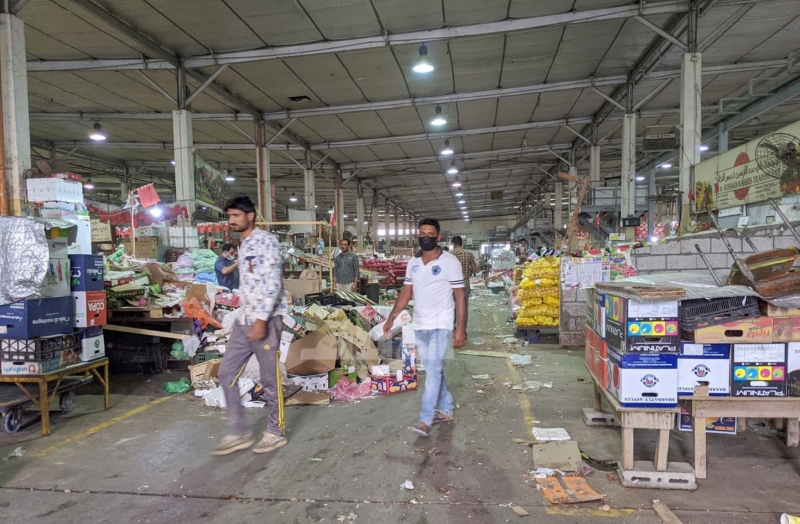 The start of sterilization of the central market in Manama within the measures to combat COVID-19