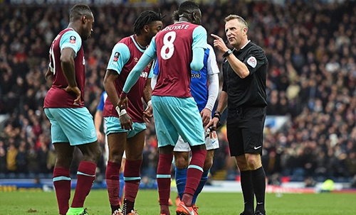 Hammers overturn Kouyate ban Hammers overturn Kouyate ban