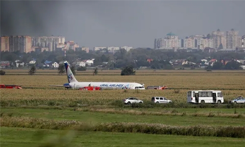 Emergency landing in corn field Emergency landing in corn field