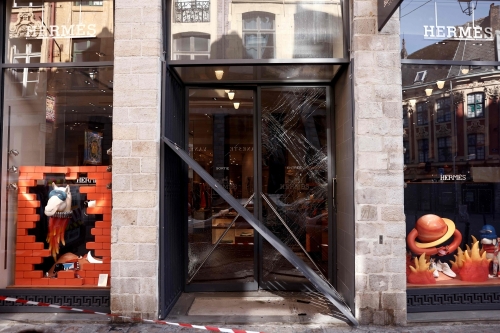Thieves again ram-raid luxury shop in France