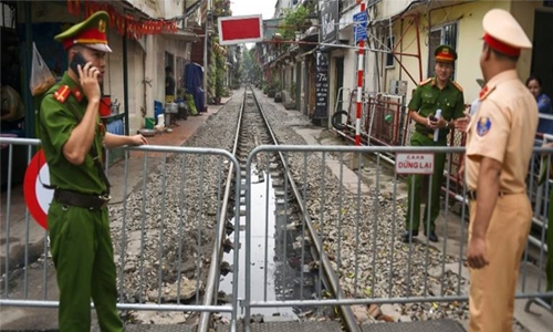 Tourists rail against Hanoi ‘train street’ ban