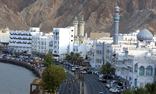 Oman court jails three journalists, orders daily shut