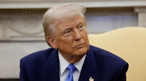 Trump Says US-Iran Ceasefire Still Holds After Strait Clash