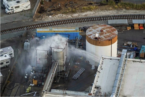 California chemical tank scare eases as possible crack relieves pressure California chemical tank scare eases as possible crack relieves pressure