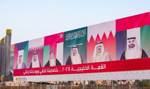 Streets adorned with GCC leaders’ images and flags for today’s summit Streets adorned with GCC leaders’ images and flags for today’s summit