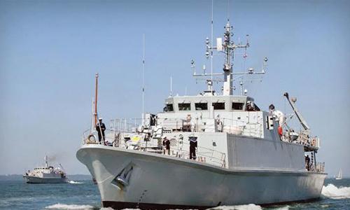 British Royal Navy crew offer community services