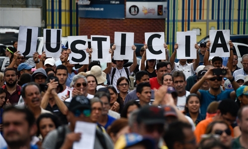 Pressure on Maduro with opposition amnesty offer