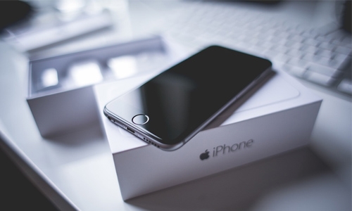 Dad sells 18-day-old baby to buy iPhone Dad sells 18-day-old baby to buy iPhone