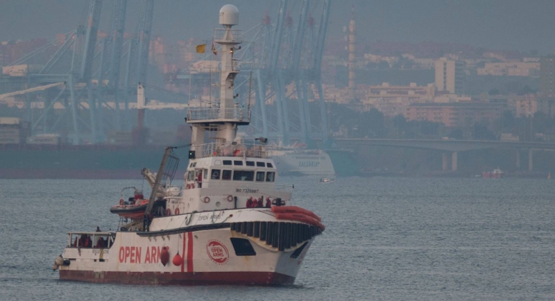 Boat with 311 migrants docks in Spain after Christmas at sea Boat with 311 migrants docks in Spain after Christmas at sea