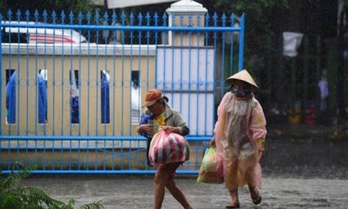 At least 10 dead as typhoon Noru charges into Vietnam