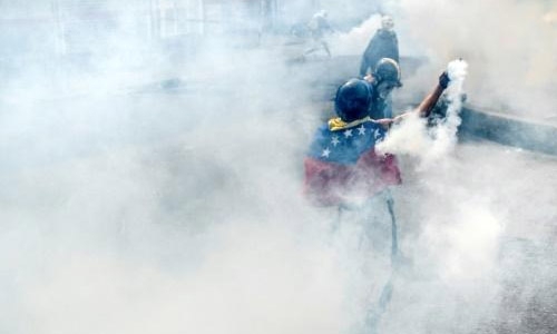 Fresh Venezuela clashes after man set alight Fresh Venezuela clashes after man set alight