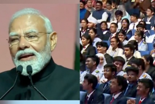 From Red Carpet to Community Cheers: Modi’s Oman Visit Begins From Red Carpet to Community Cheers: Modi’s Oman Visit Begins