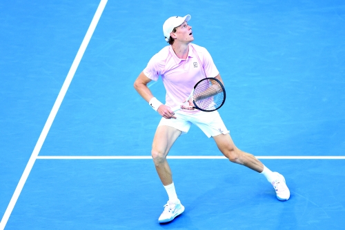 Sinner storms into Miami quarters Sinner storms into Miami quarters