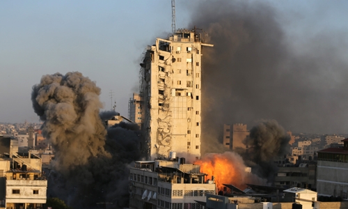 Israel air strikes kill Hamas commander, destroy two residential buildings