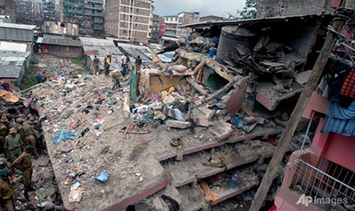 Building collapse, floods kill 19 in Kenyan capital