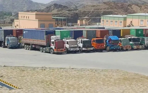 More than 700 aid trucks enter Afghanistan from Pakistan More than 700 aid trucks enter Afghanistan from Pakistan