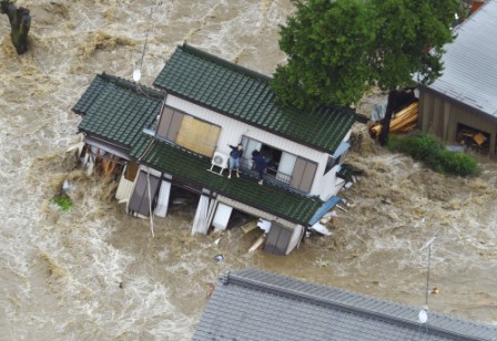 Dozens trapped as floods sweep Japan Dozens trapped as floods sweep Japan