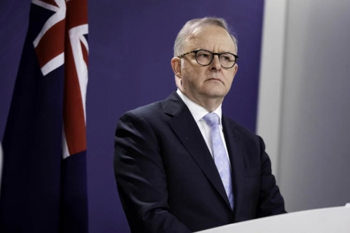 Australia signs deal to send immigrants to Nauru