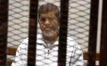 Egypt's Morsi faces death penalty in spy, jailbreak trials
