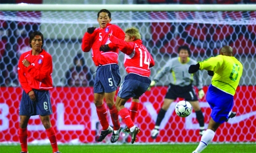 Brazil great Roberto Carlos eyes Australia