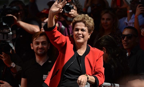 Rousseff rallies Brazil anti-impeachment crowd
