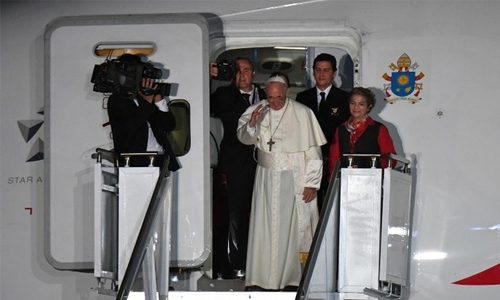 Pope leaves Colombia with prayers for peace