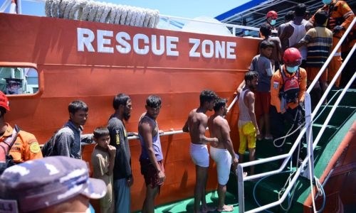 Indonesia ends search for Rohingya refugees after boat capsized