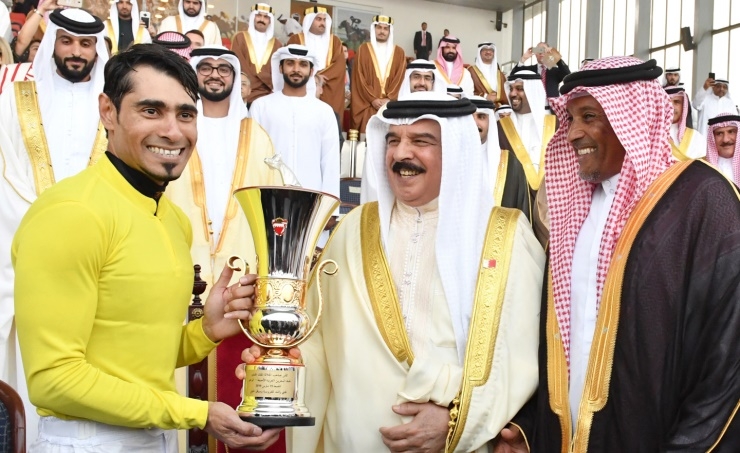 Equestrian strides lauded His Majesty attends leading horse race event