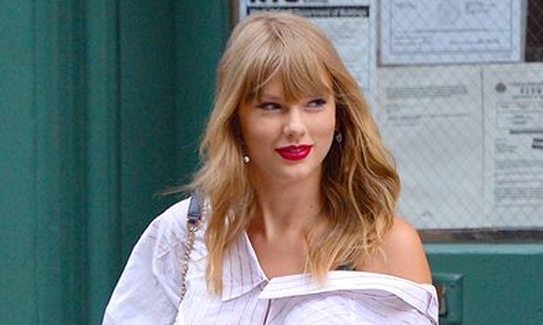 Taylor Swift holds her own as an actress Taylor Swift holds her own as an actress