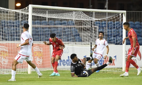 Bahrain score last-gasp win over Oman