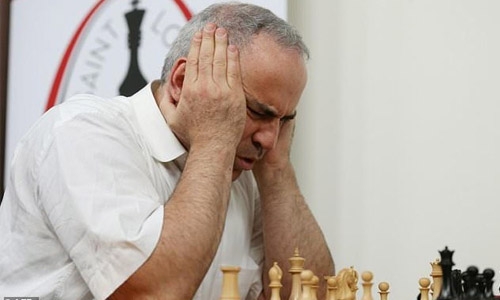 Kasparov suffers first loss in comeback event